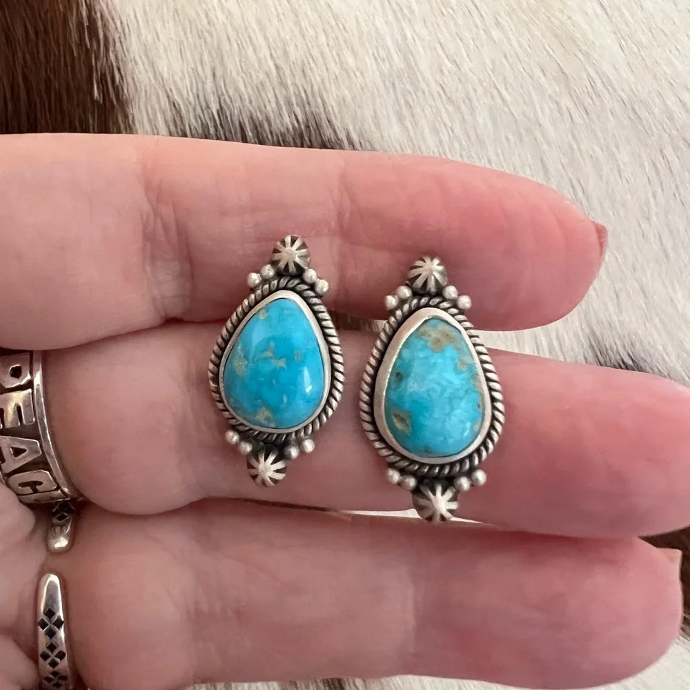 ❤️ Blue Ridge Turquoise Matte Sterling Teardrop Navajo Style Stud Earrings .92”L - Picture 3 of 11